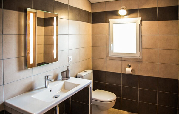 Location de vacances - Cabrerolles , France - FLH630 702