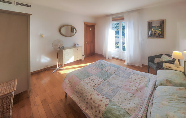 Semesterhus - Faugères , Frankrike - FLH691 606