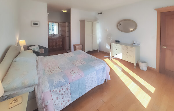 Semesterhus - Faugères , Frankrike - FLH691 607