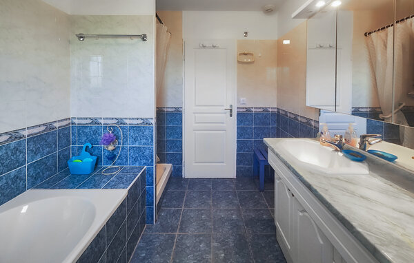 Location de vacances - Saint Chinian , France - FLH692 702