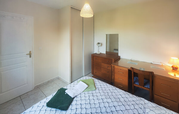 Location de vacances - Saint Chinian , France - FLH692 608