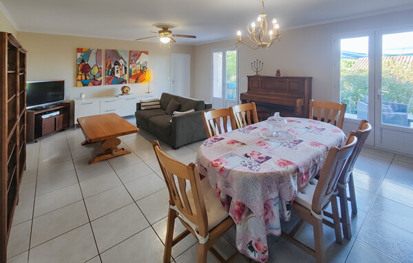 Location de vacances - Saint Chinian , France - FLH692 304