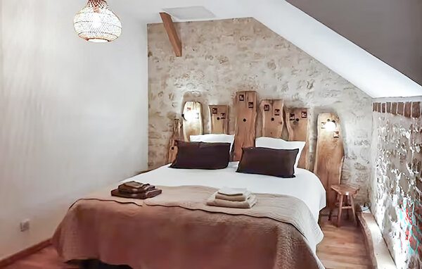 Holiday Home - VAUXAILLON , France - FNA047 602