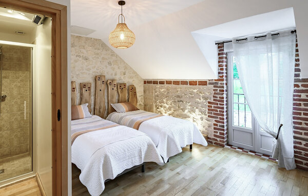 Holiday Home - VAUXAILLON , France - FNA047 603