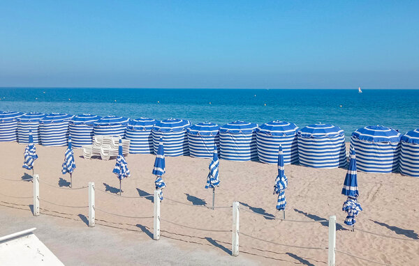 Semesterhus - Cabourg , Frankrike - FNC311 905