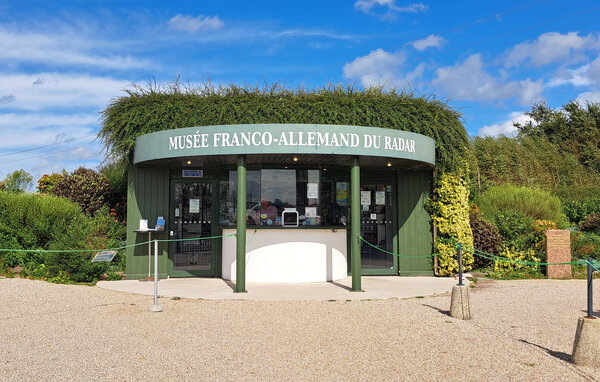 Holiday Home - COURSEULLES-SUR-MER , France - FNC331 902