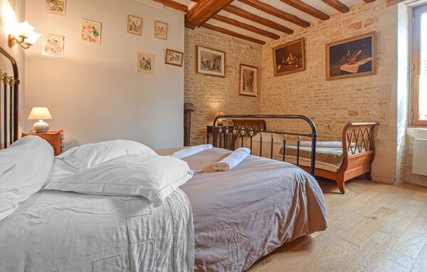 Holiday Home - COURSEULLES-SUR-MER , France - FNC331 602