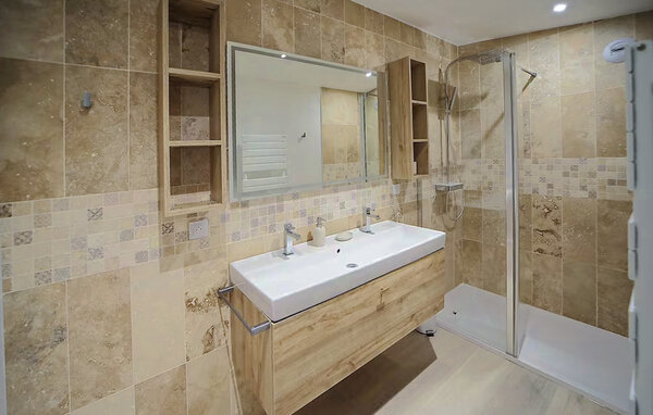 Semesterhus - Cambrai , Frankrike - FNN046 701