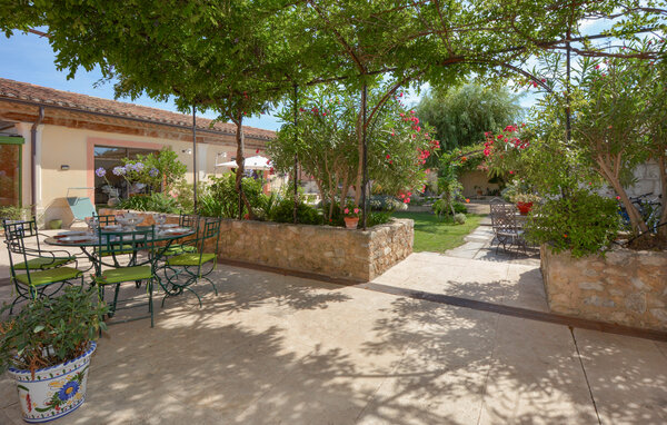 Location de vacances - Noves , France - FPB594 101
