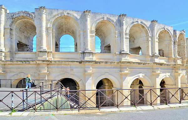 Location de vacances - Tarascon , France - FPB627 903