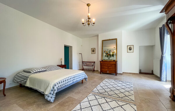 Location de vacances - Tarascon , France - FPB627 601