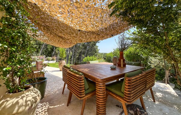 Holiday Home - Les Baux-de-Provence , France - FPB630 102
