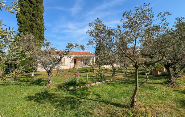 Holiday Home - Fontvieille , France - FPB642 82