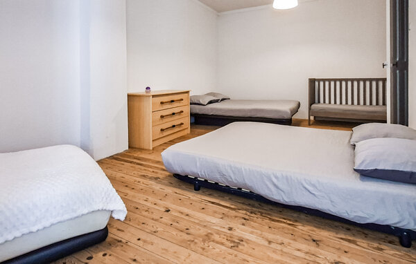 Location de vacances - Cabannes , France - FPB645 602