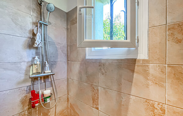 Location de vacances - Cabannes , France - FPB647 702