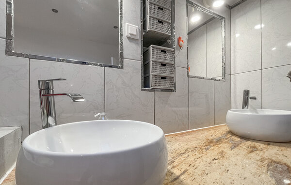 Location de vacances - Cabannes , France - FPB648 702