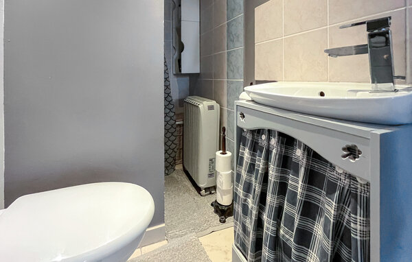 Location de vacances - Cabannes , France - FPB648 704