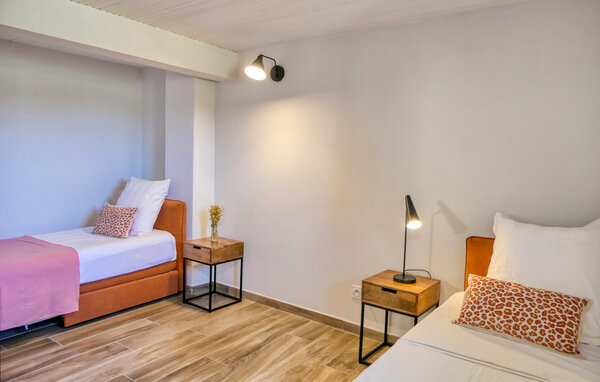 Semesterhus - Travaillan , Frankrike - FPP023 605