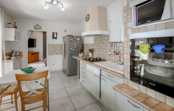 Holiday Home - Bedarrides , France - FPP082 4