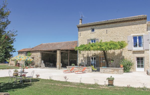 Holiday Home - Pernes les Fontaines , France in Pernes les Fontaines ...