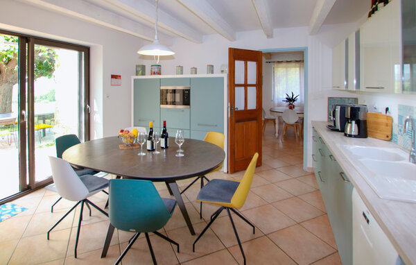 Location de vacances - St Montan , France - FRA310 402