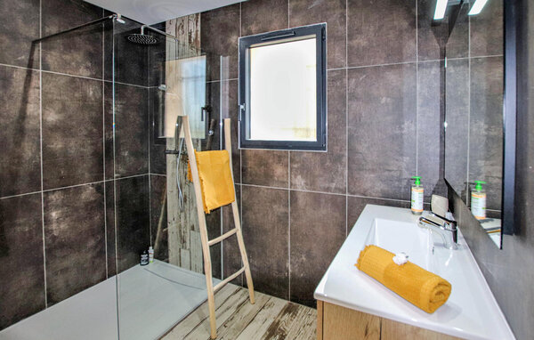 Location de vacances - St Montan , France - FRA314 701