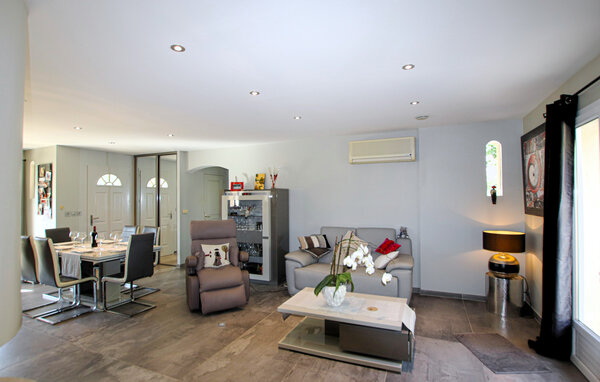 Location de vacances - St Montan , France - FRA314 301
