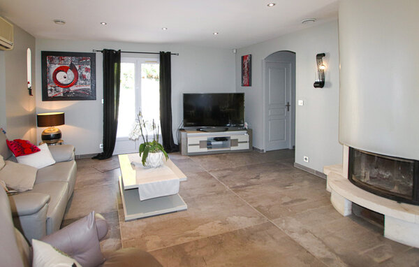 Location de vacances - St Montan , France - FRA314 303