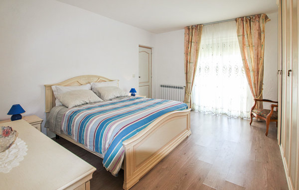 Location de vacances - Flachères , France - FRI024 601