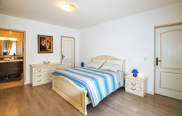 Location de vacances - Flachères , France - FRI024 602