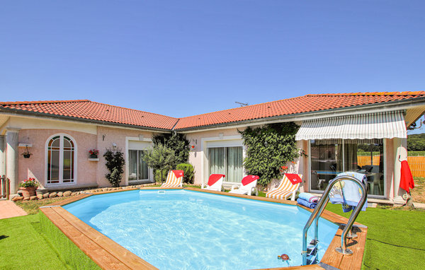 Location de vacances - Flachères , France - FRI024 12