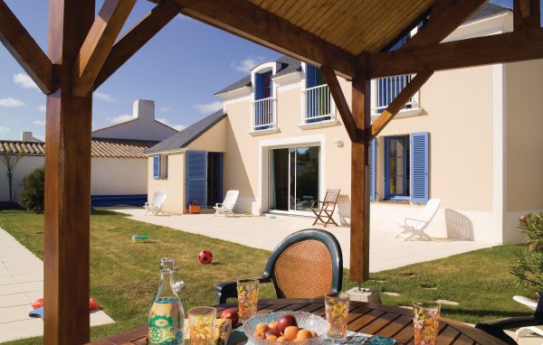 Holiday Home - St-Jean-de-Monts , France - FVE049 101