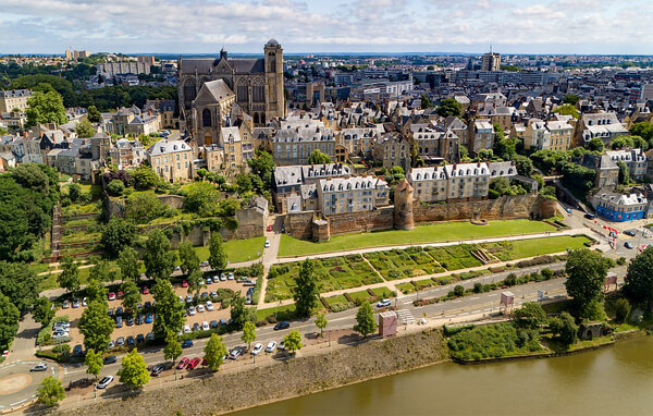 Holiday Home - PARENNES , France - FVS042 902