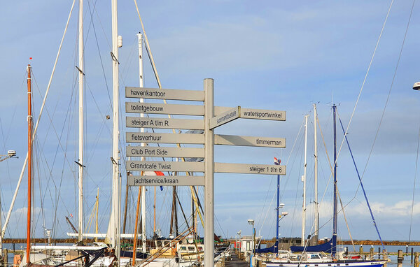 Husbåt - Lelystad , Nederland - HFL112 9