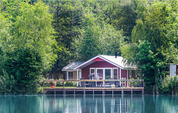 Dieses gemütlich eingerichtete Ferienhaus befindet sich in einem wunderschön angelegten Ferienpark.<br/><br/>Das angenehme Ferienhaus verfügt über 3 Schlafzimmer und ist mit einer guten Küche aus..