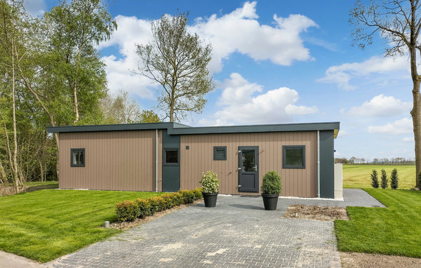 Dieses gemütlich eingerichtete Ferienhaus befindet sich in einem wunderschön angelegten Ferienpark.<br/><br/>Der Ferienpark liegt in einem friedlichen Wald- und Naturgebiet an der Grenze der Provinz..