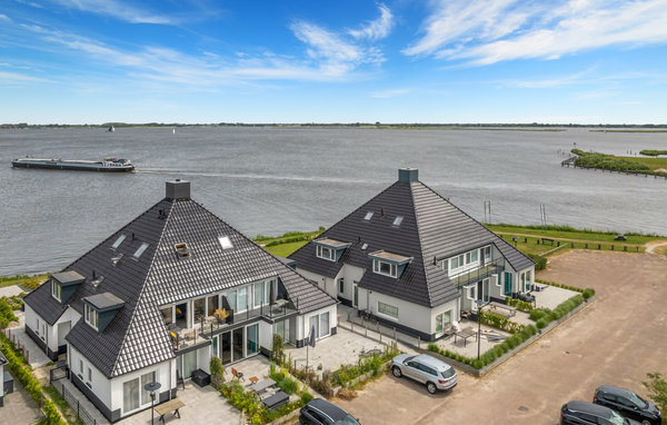 Am Sneekermeer empfängt Sie diese moderne und schöne Ferienwohnung.

Verbringen Sie mit Ihrem Lieblingsmenschen oder mit Ihrer kleinen Familie einen tollen Urlaub in dieser geschmackvollen Wohnung i..