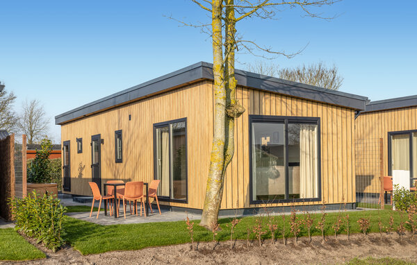 Verbringen Sie entspannte Urlaubstage in einfachem Ambiente mit Whirlpool unter freiem Himmel.

Genießen Sie die klare, zeitgemäße Gestaltung der Räume. Große Fensterflächen lassen viel Tageslic..