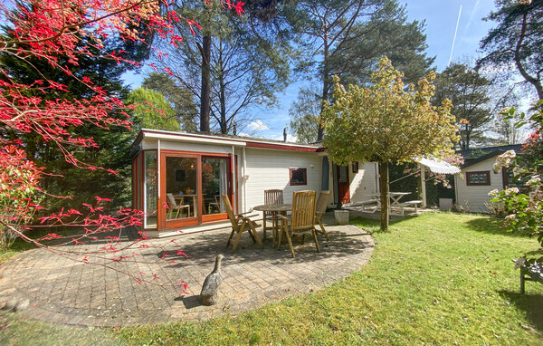 Lichte kamers en een vriendelijke, moderne inrichting creëren een ontspannen vakantiesfeer. De open woon- en eetruimte met gezellige zithoek nodigt uit om samen tijd door te brengen, terwijl de stijl..