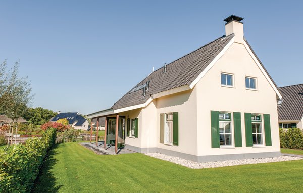 Dieses fantastische Ferienhaus für 8 Personen befindet sich im Ferienpark Emslandermeer in Vlagtwedde in Groningen. Mit 4 Schlafzimmern und 2 Bädern bietet diese Unterkunft ausreichend Platz für ei..