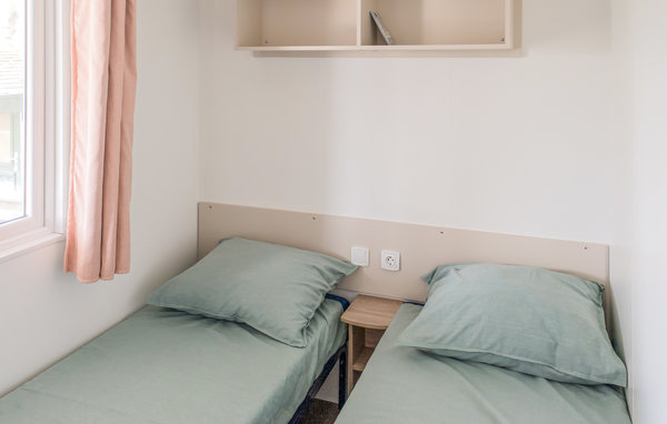 Holiday Home - Kropswolde , Holland - HGR700 601