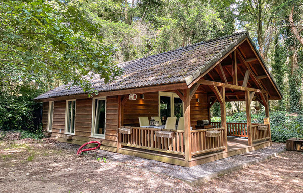 Charmantes Ferienhaus mit einem großen Naturgrundstück mitten im Wald.

In der Nähe des Schlosses Grathem, Limburg, finden Sie dieses schöne Anwesen im ländlichen Stil. Das Holzhaus ist rustikal ..