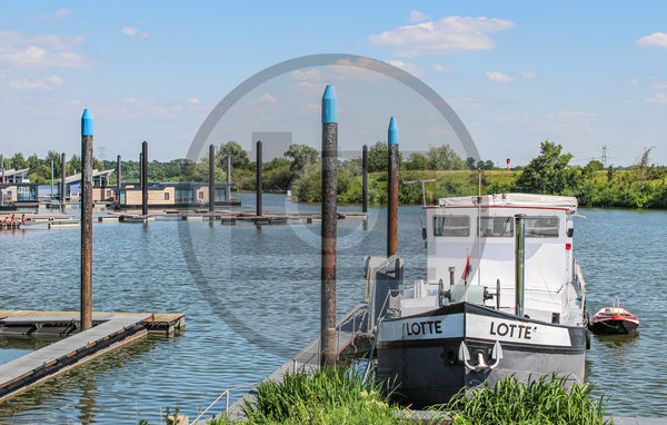 Dom Houseboat Waterlelie