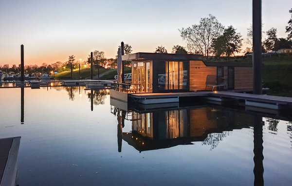 Dom Houseboat Waterlelie