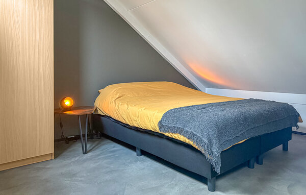 Semesterhus - Hoeven , Holland - HNB018 603