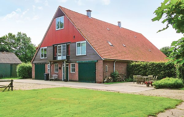 Vrij uitzicht is een oude hooizolder van een voormalig boerderij en ligt in Slootdorp.
Het vakantiehuis is gelegen op de 1ste verdieping, de onderste verdieping word niet bewoond. Met een trap, via de..