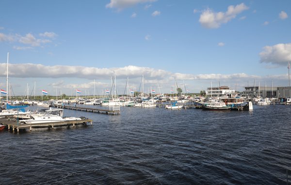 Husbåt/Hus på vatten - Aalsmeer , Holland - HNH227 904