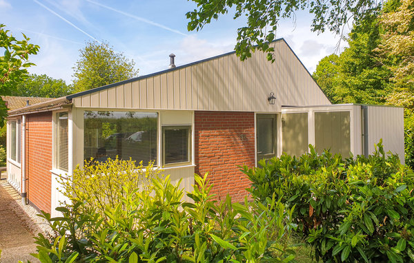 Schönes Ferienhaus im Erholungspark De Rekerlanden in Warmenhuizen. 

In einem gemütlichen Erholungspark begrüßt Sie dieses Ferienhaus. Es ist hell und einladend eingerichtet und bietet alles, was..