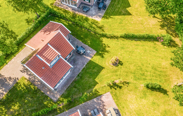 Deze prachtig ingerichte villa voor 6 personen is gelegen op het ruime en nieuwgebouwde vakantiepark Buitengoed Het Lageveld. Het vakantiehuis beschikt over een frisse en comfortabele inrichting. Eén..