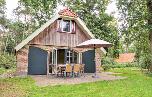 An der Grenze von Overijssel, Friesland und Drenthe finden Sie den schönen Landsitz Buitengoed Fredesheim. Das Haus liegt in einem Waldgebiet, hat keine direkten Nachbarn und bietet daher viel Privat..